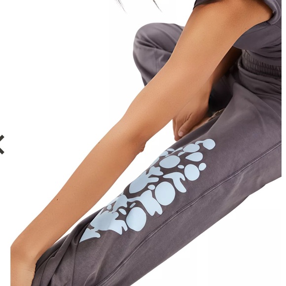 FP Movement Women's Hot Shot Logo
Crossover 2-Piece Set 🌸 - Picture 6 of 14